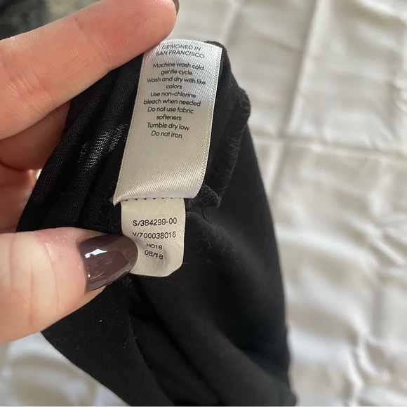 Athleta Tank Top Size Small Women Black  Sleeveless Crew Neck Knit Stretch - Picture 6 of 6